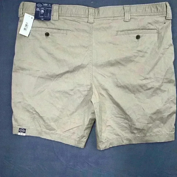 St. John’s Bay Shorts Men’s 44 khaki above knee comfort stretch NWT (0214) - Picture 7 of 10
